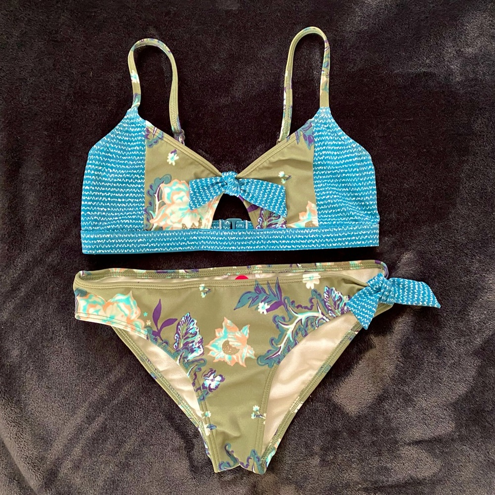 🌴Girl’s Roxy bikini🌴
